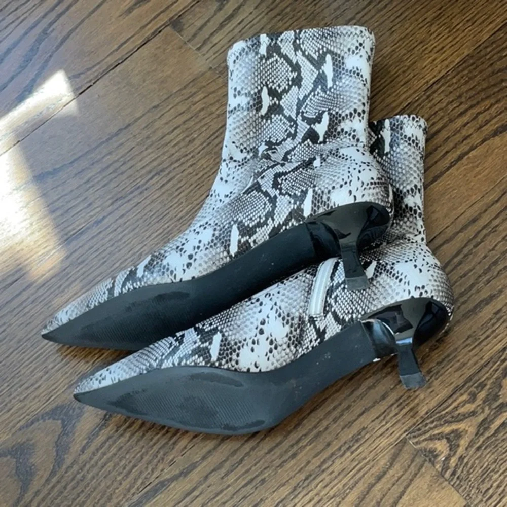 Faux Snakeskin Boots | 10M - Picture 5 of 9